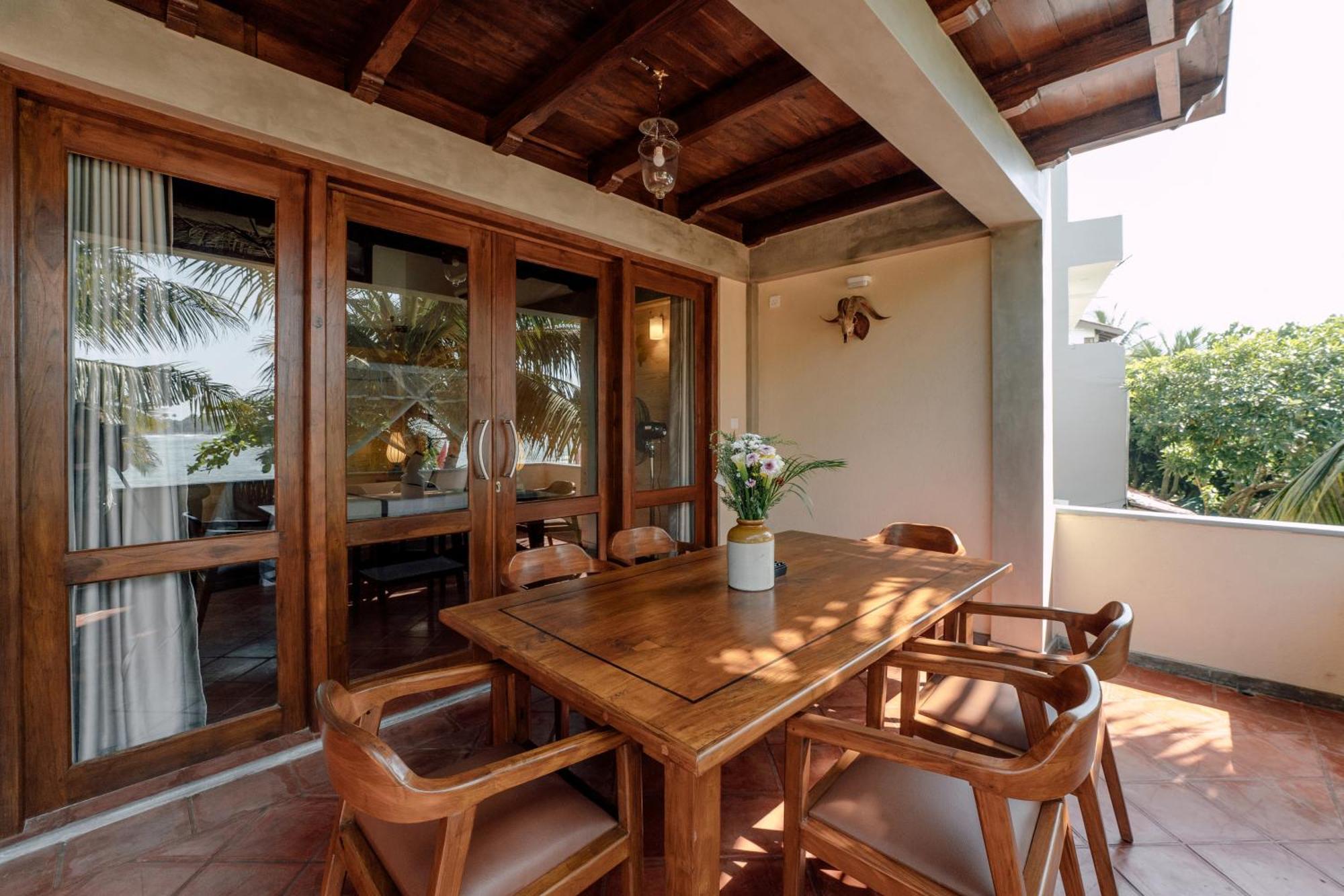 Pearl Divers Beachfront Apartment Unawatuna Luaran gambar